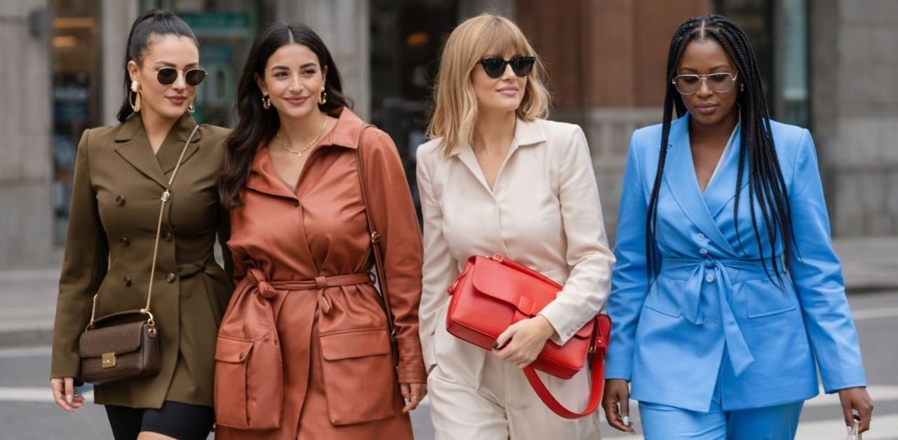 Stylish outfit ideas for curvy women walking confidently in trendy 2025 fashion outfits